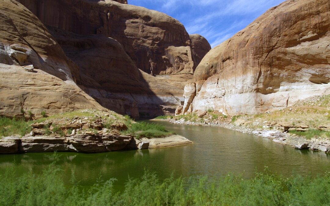 Kayaking Lake Powell / Paddle Your Way To Adventure On…